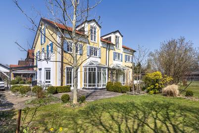 Charmante, familiengerechte Haushälfte mit Südgarten