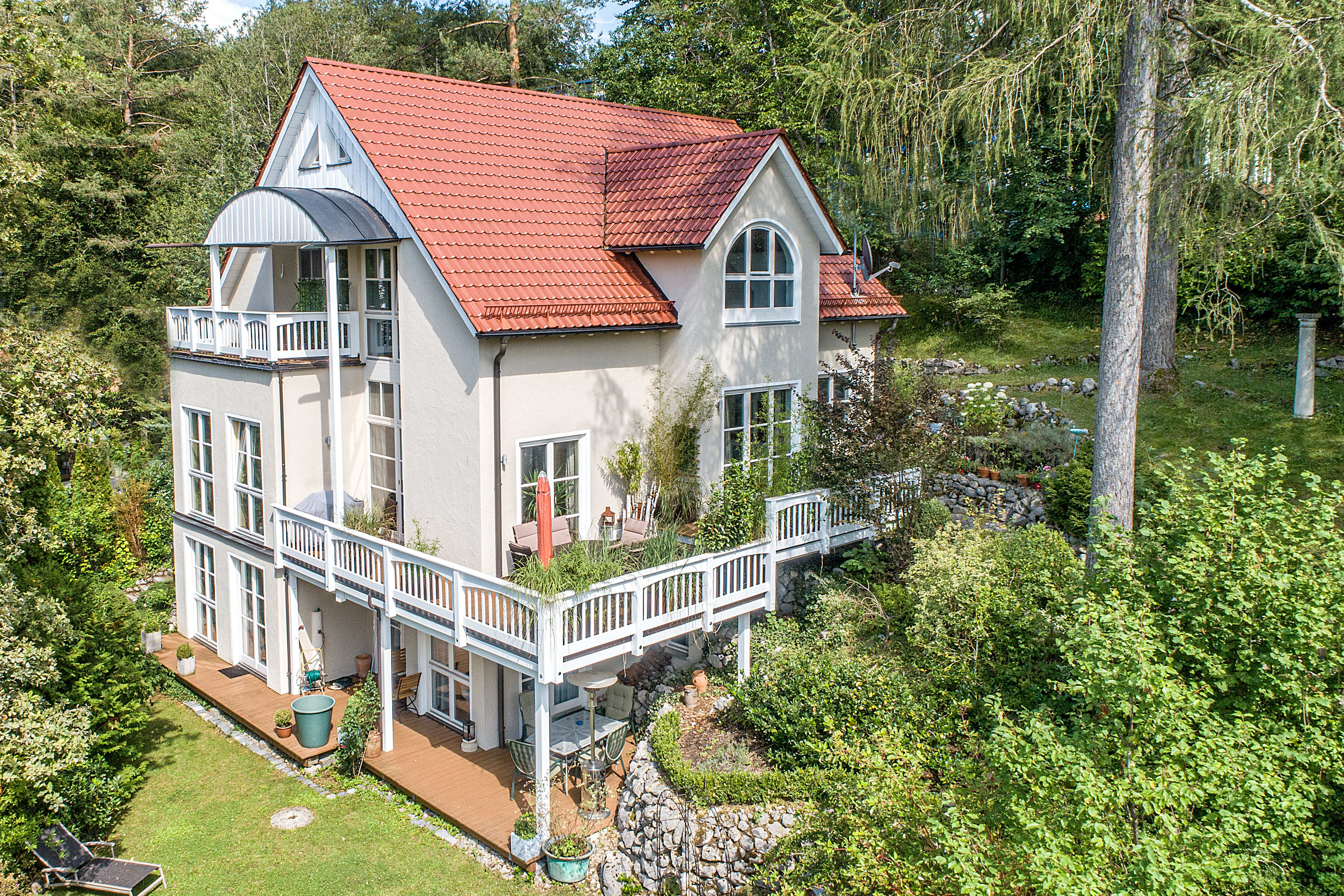 Charmante Familienvilla Mit Garten Spa Und Seeblick