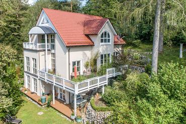 Charmante Familienvilla mit Garten, Spa und Seeblick