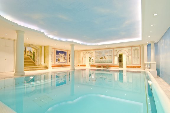 Indoor-Pool