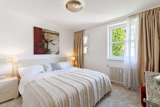 Gut geschnittenes Schlafzimmer