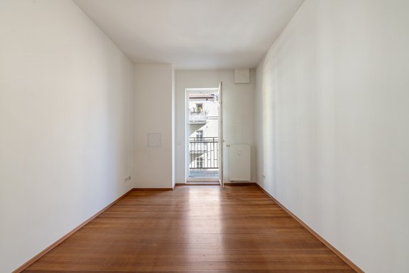 Room heights around 2.95 meters