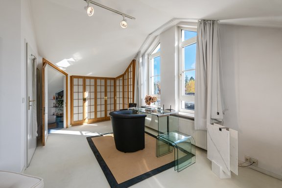 Lichterfülltes Dachstudio