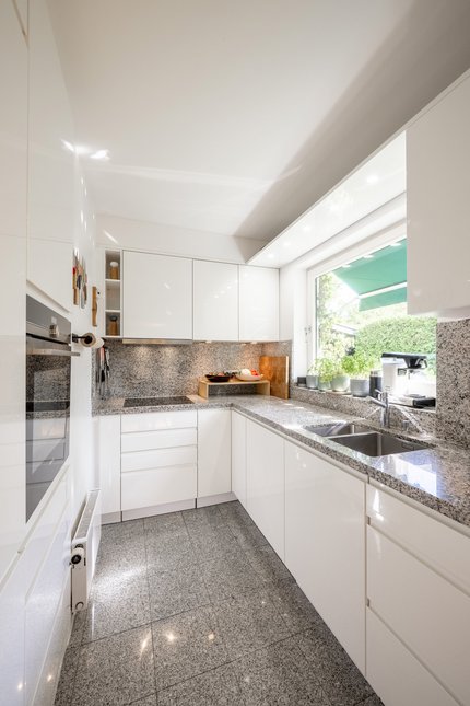 Lichterfüllte, moderne Küche