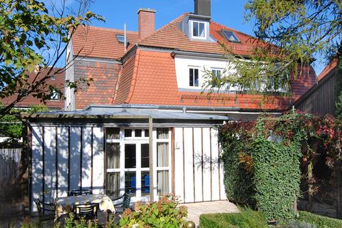 Charmante Haushälfte von 1910 mit bezauberndem Südgarten