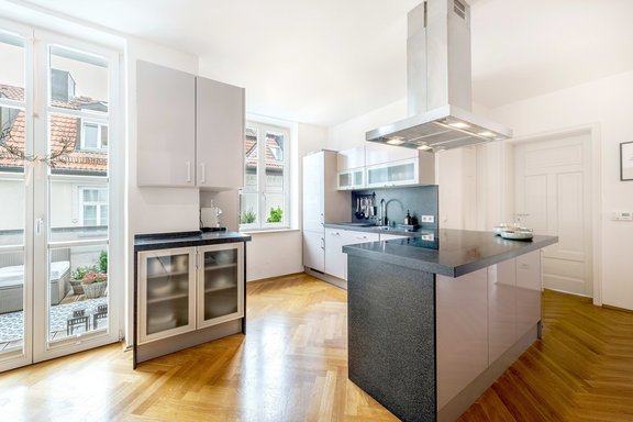Open kitchen with access to the balcony