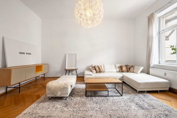 Das Wohnzimmer schafft einen perfekten Rahmen zum Entspannen