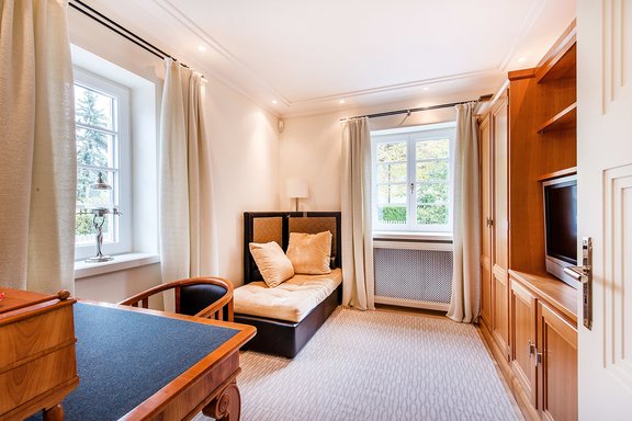 Arbeits- und Lesezimmer mit Einbauten