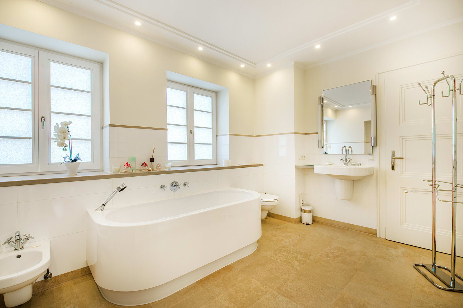 Bad mit Wanne und Dusche