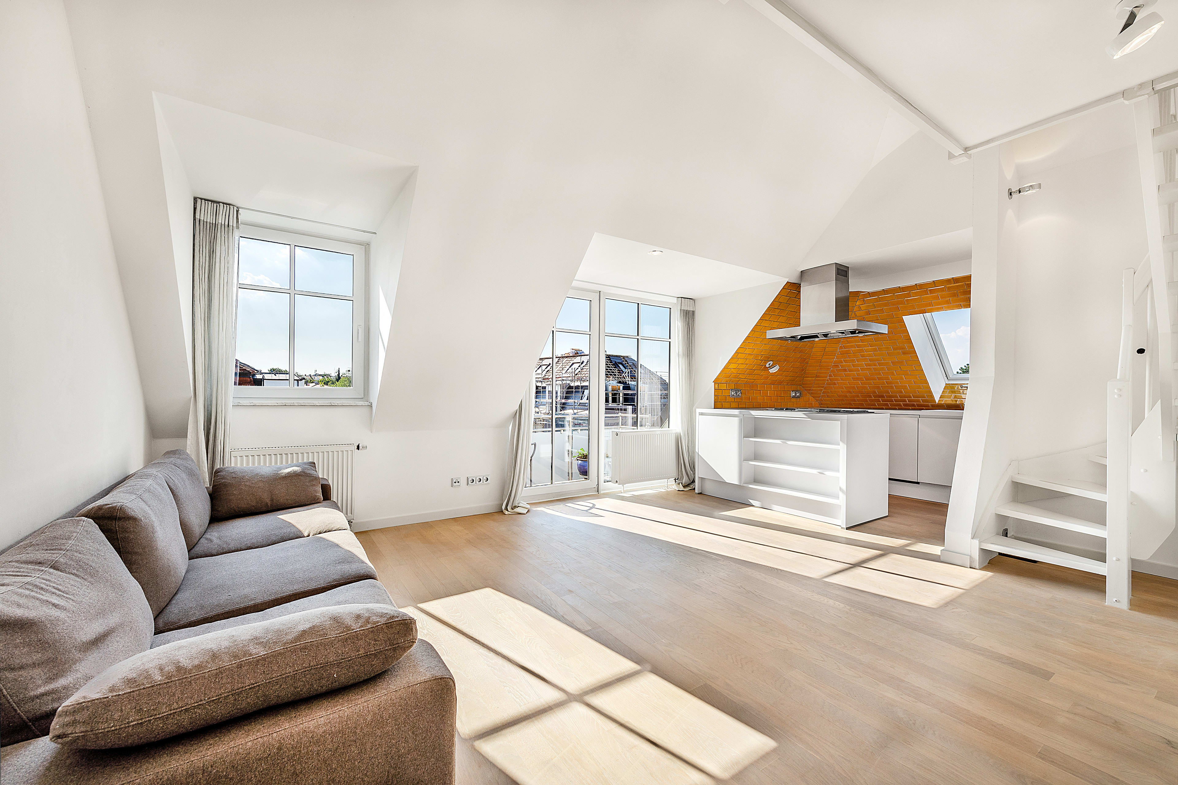 Charmante, hochwertige 3ZimmerDachgeschossWohnung mit großer Galerie