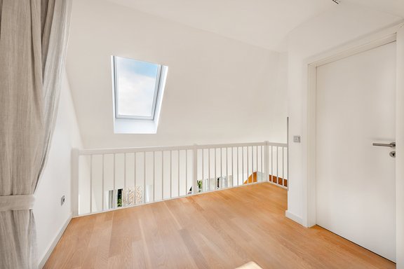 Galerieebene mit Zugang zum Abstellraum