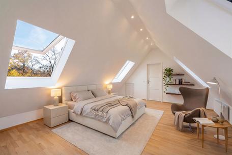 Charmante, lichterfüllte 3,5-Zimmer-Galeriewohnung mit Dachterrasse in Bestlage am Schlosskanal