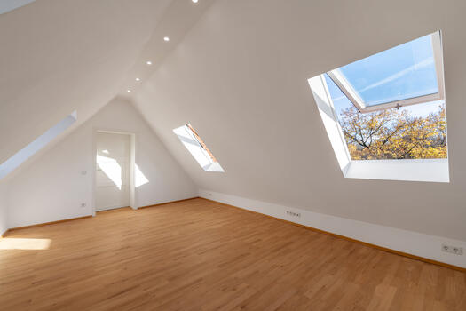 Bedroom with castle canal view