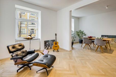 Charmante, liebevoll sanierte 4-Zimmer-Altbauwohnung von 1905 mit Balkon
