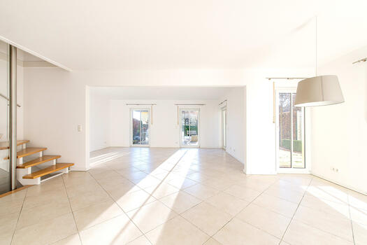 Spacious living and dining area