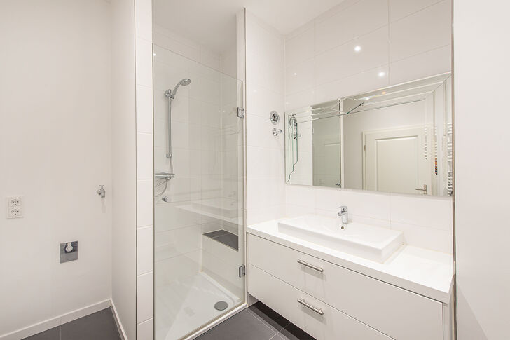 Modernes Badezimmer
