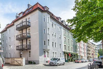 Charming, modernized old building apartment with balcony