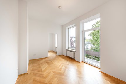 Wohnbereich mit Balkonzugang