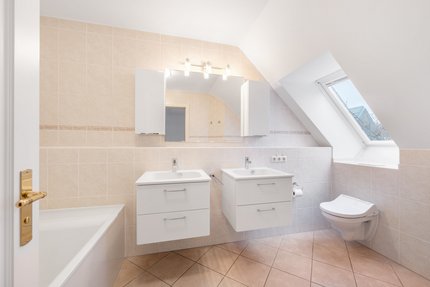 Modernes Tageslichtbad