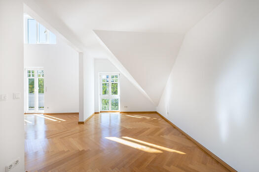 Spacious room structure