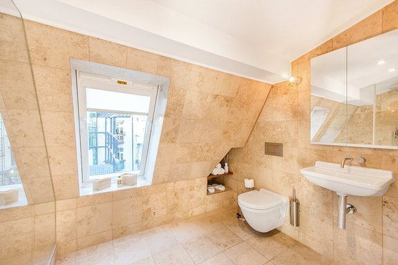 Lichterfülltes Masterbad