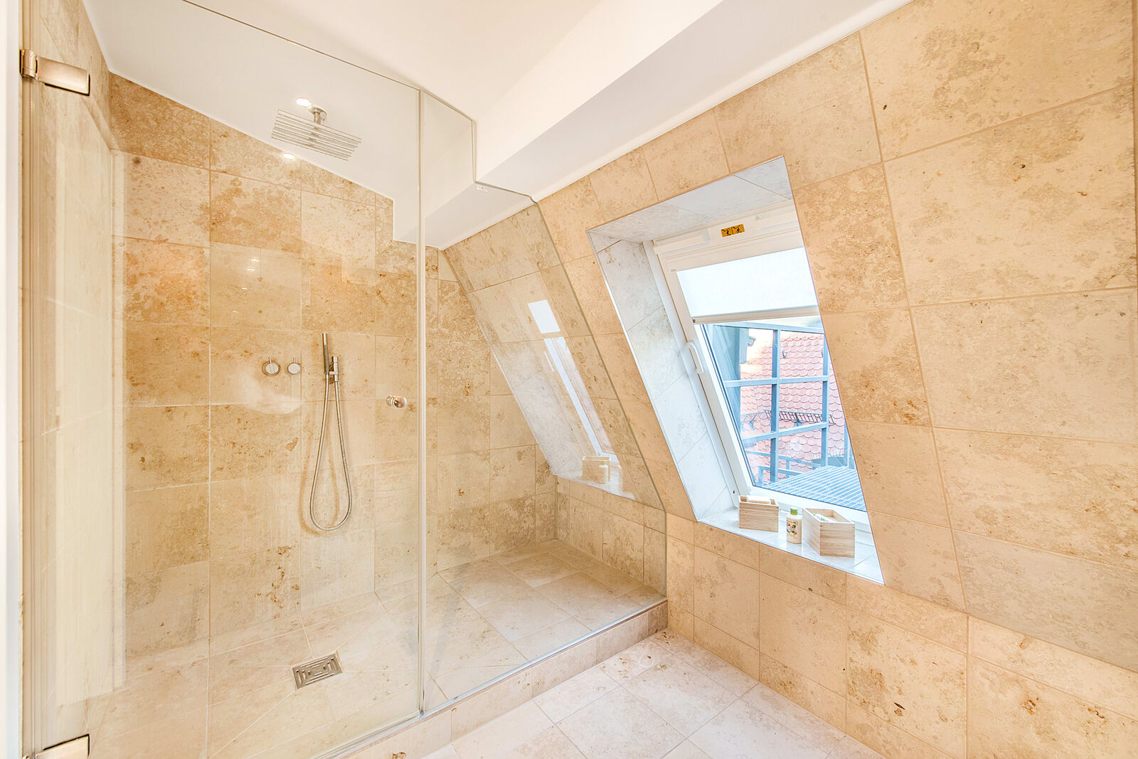 Walk-in-Glasdusche im Masterbad