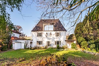 Charmante und großzügige Altbauvilla mit herrlichem Südgarten in Bestlage nahe dem Nymphenburger Schlosspark
