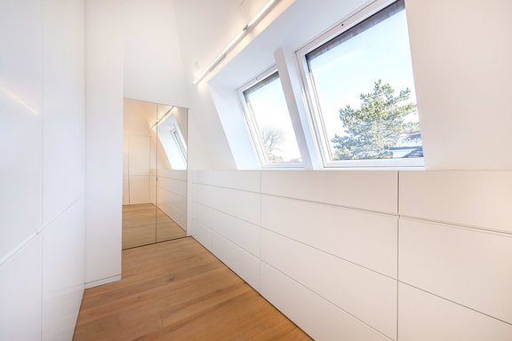 Ankleide mit Maßeinbauten