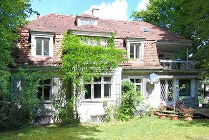 Charmante Villa von 1930 mit zauberhaftem Südgarten