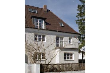 Charmante Villenhälfte aus den 30er Jahren