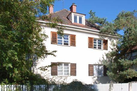 Charmantes 30er-Jahre-Zweifamilienhaus mit schönem Garten