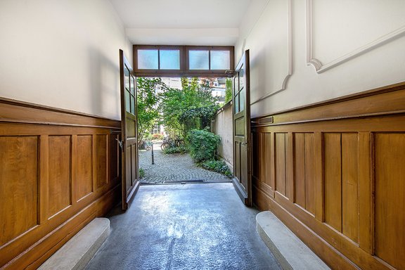 Passage to the inner courtyard