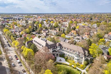 Leben im historischen Hubertuspalais - Modernisierte Wohnung mit Lift in Bestlage