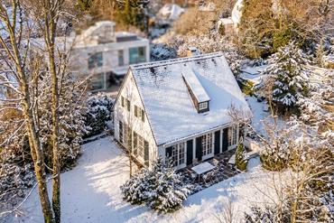 Charming home with idyllic garden and building rights in an exquisite location