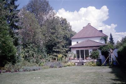 Charmantes Einfamilienhaus aus den 30er Jahren mit zauberhaftem SW-Garten