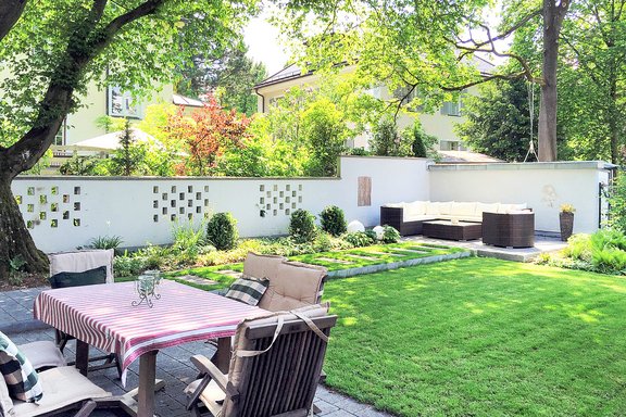 Westgarten mit Loungebereich