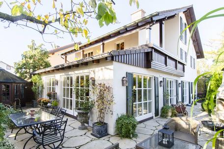 Charmantes Einfamilienhaus mit bester Ausstattung und sonnigem Südgarten