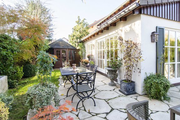 Südterrasse mit Pavillon