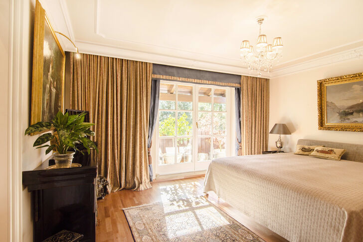 Elternschlafzimmer mit Loggia