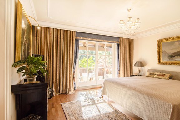 Elternschlafzimmer mit Loggia