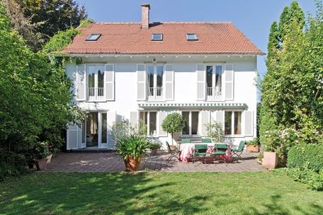 Charmantes Einfamilienhaus mit offenem Kamin und zauberhaftem Südgarten