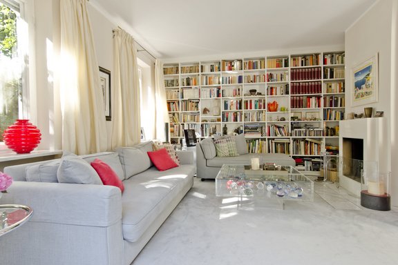 Wohnbereich mit offenem Kamin