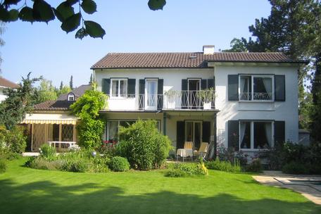 Charmantes Einfamilienhaus mit Pool und traumhaftem Südgarten