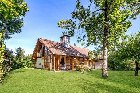 Charmantes Einfamilienhaus mit Südwest-Garten in grüner Lage