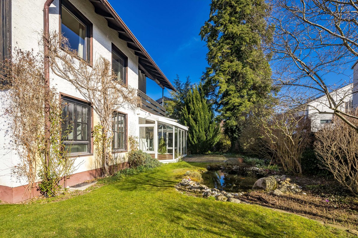 Charmantes Einfamilienhaus mit zauberhaftem Garten