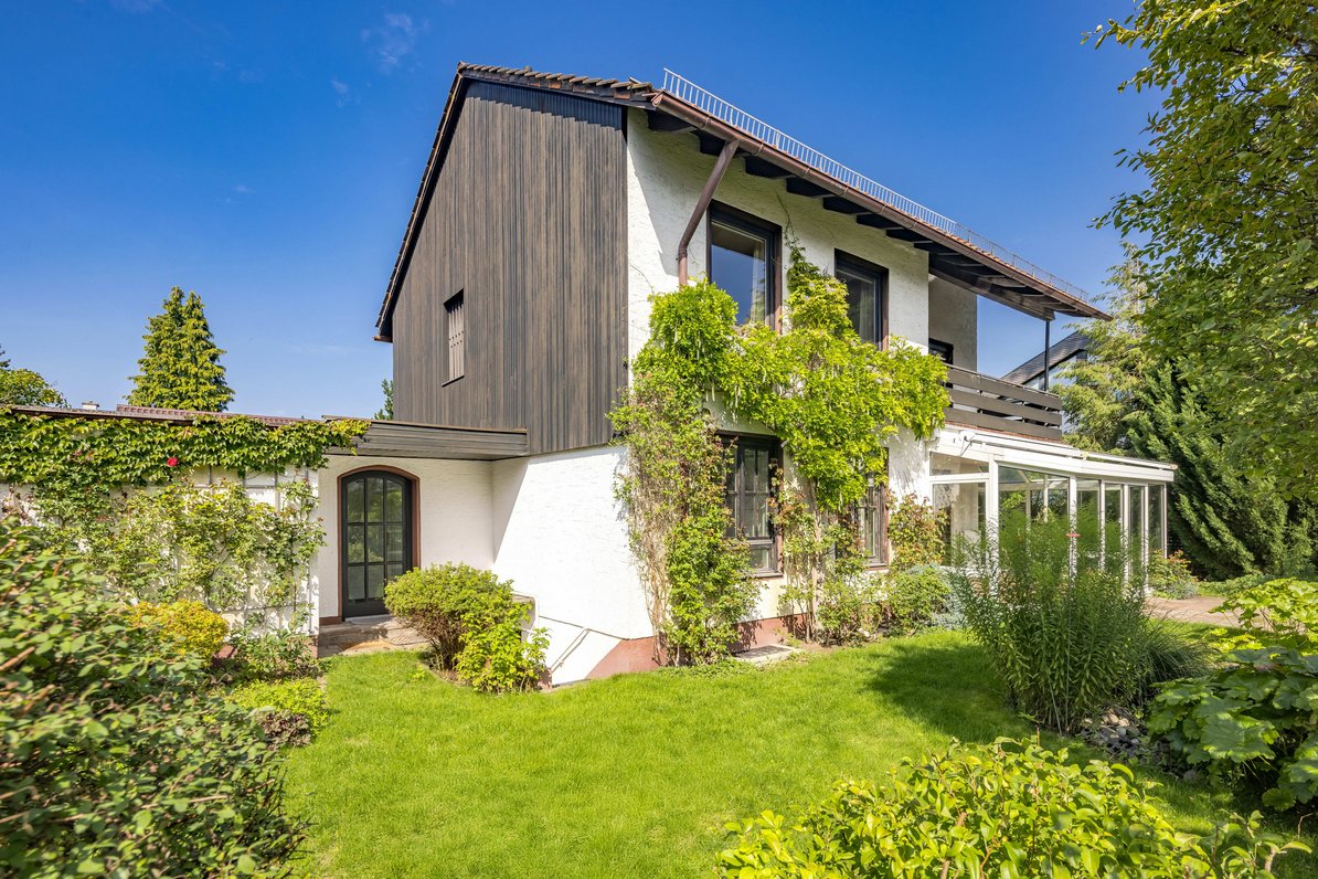 Ideally oriented sun garden