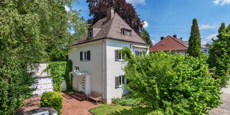 Charmantes Einfamilienhaus von 1934 mit parkartigem Garten und Neubaupotenzial