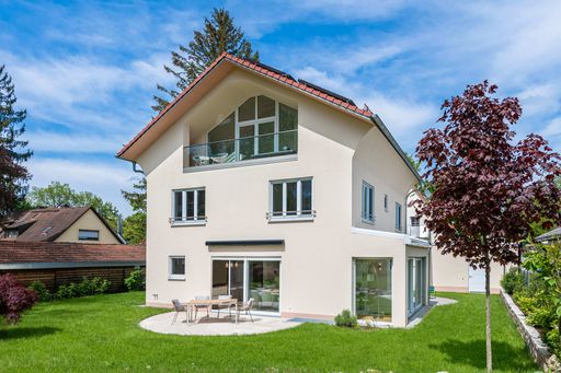 Objektvideo ansehen: Modernes Familiendomizil mit fortschrittlicher Energietechnik