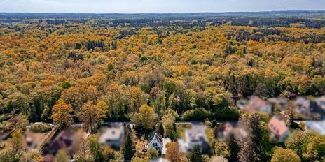 Charmantes Grundstück mit idyllischem Garten und attraktivem Baurecht in traumhafter Lage