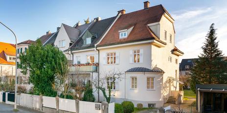 Charmantes historisches Eckhaus von 1909 mit bezauberndem Südgarten und optimaler Anbindung